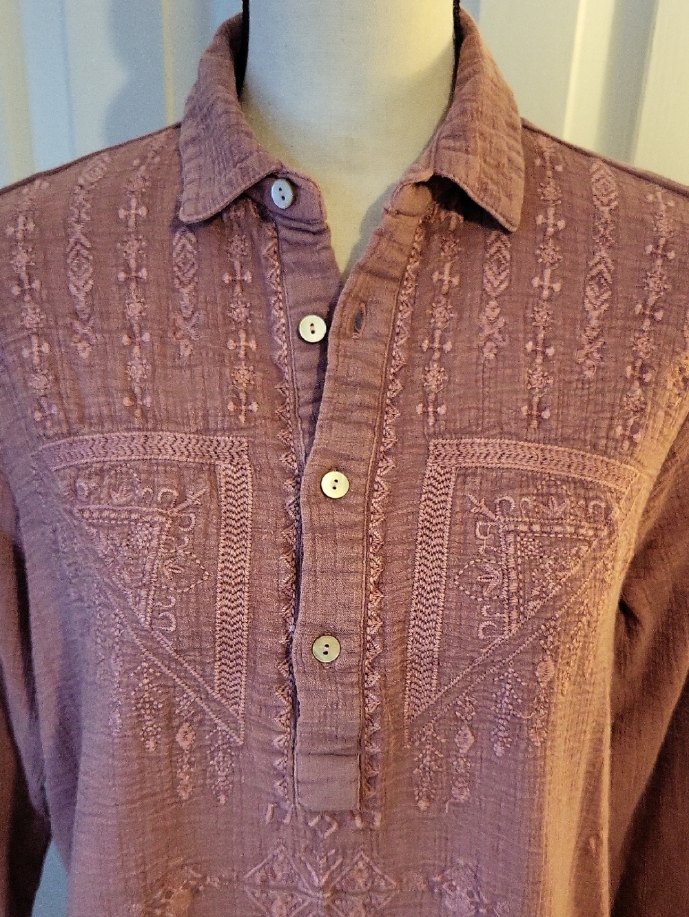 Kyla Seo Embroidered "McKenna Top - Picture 2 of 9